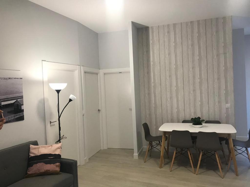Apartamentos La Encarnacion III ลอสอัลกาซาเรส ภายนอก รูปภาพ