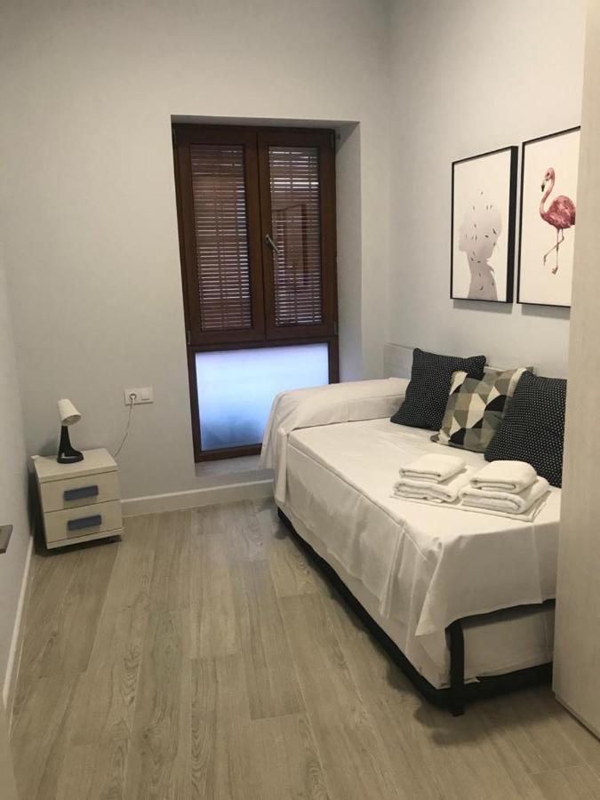 Apartamentos La Encarnacion III ลอสอัลกาซาเรส ภายนอก รูปภาพ