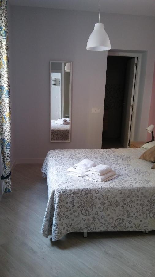 Apartamentos La Encarnacion III ลอสอัลกาซาเรส ภายนอก รูปภาพ